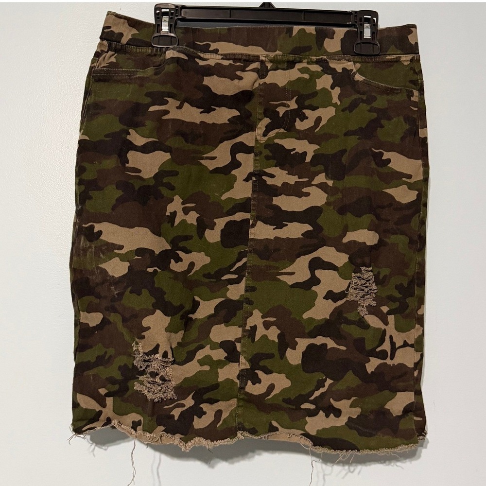 I Believe Women's 1XL Camo Distressed Denim‎ Skirt Raw Hem Green Brown